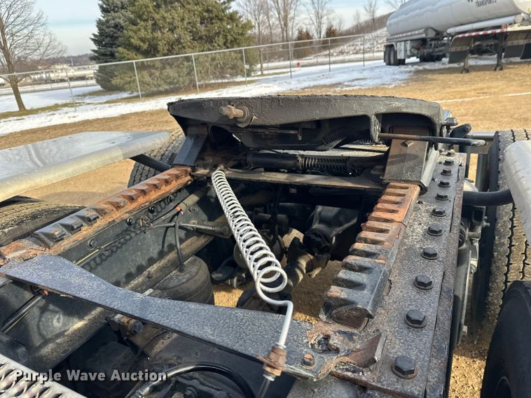 image for item DW4390 2022 Peterbilt 389 semi truck