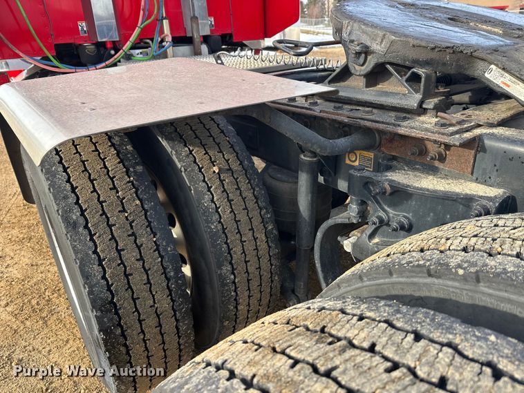 image for item DW4390 2022 Peterbilt 389 semi truck