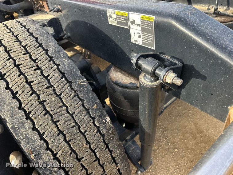 image for item DW4390 2022 Peterbilt 389 semi truck