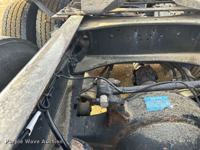 image for item DW4390 2022 Peterbilt 389 semi truck