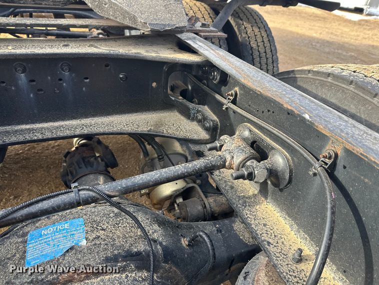 image for item DW4390 2022 Peterbilt 389 semi truck