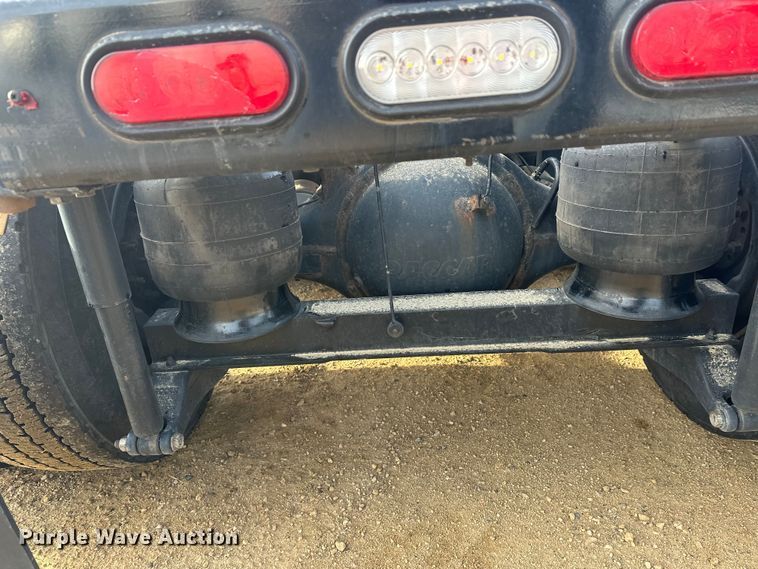 image for item DW4390 2022 Peterbilt 389 semi truck