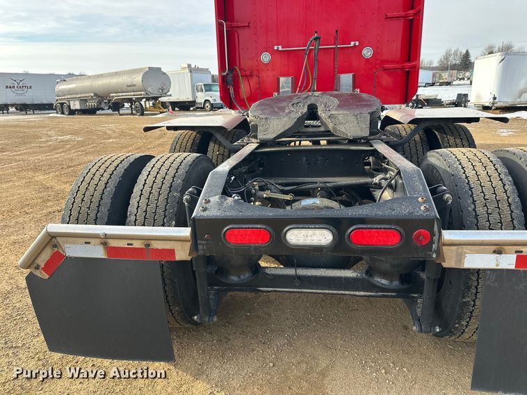 image for item DW4390 2022 Peterbilt 389 semi truck