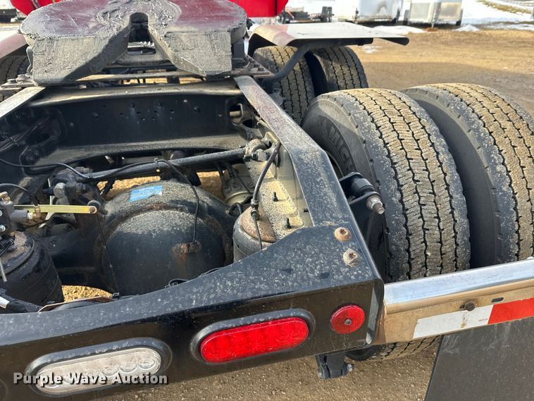 image for item DW4390 2022 Peterbilt 389 semi truck