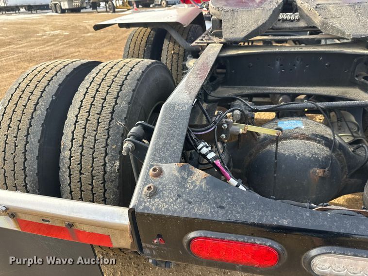 image for item DW4390 2022 Peterbilt 389 semi truck