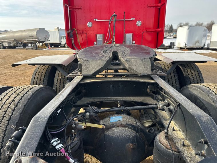 image for item DW4390 2022 Peterbilt 389 semi truck