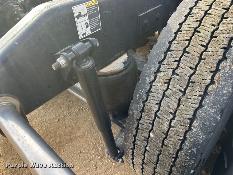 image for item DW4390 2022 Peterbilt 389 semi truck