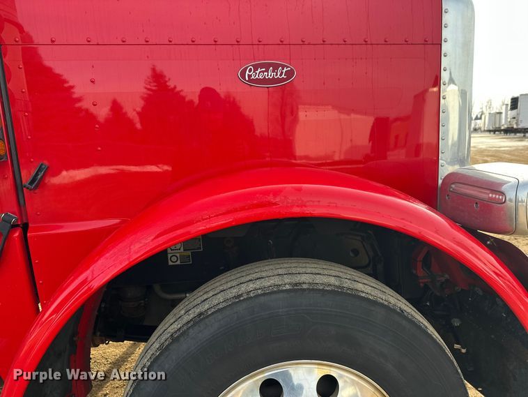 image for item DW4390 2022 Peterbilt 389 semi truck