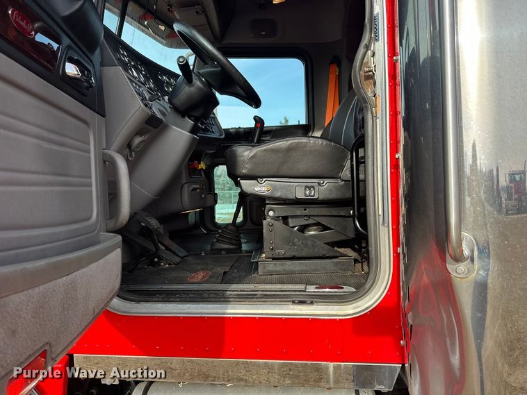 image for item DW4390 2022 Peterbilt 389 semi truck