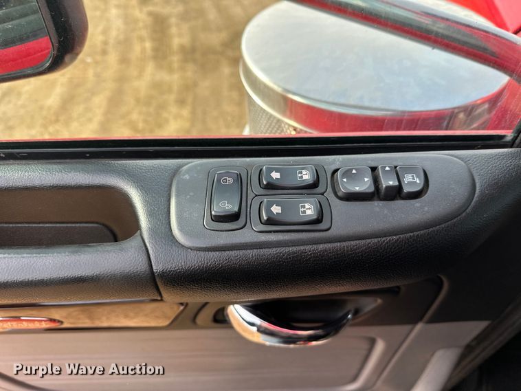 image for item DW4390 2022 Peterbilt 389 semi truck