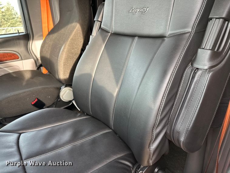 image for item DW4390 2022 Peterbilt 389 semi truck