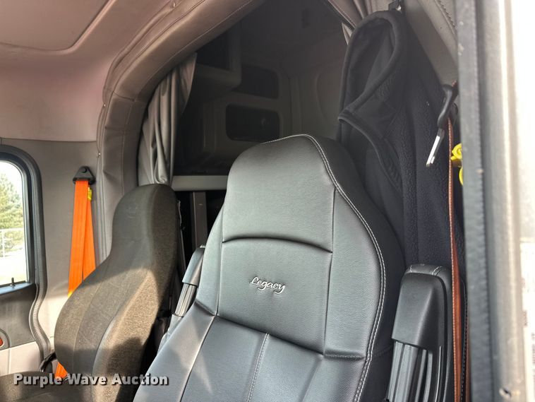 image for item DW4390 2022 Peterbilt 389 semi truck