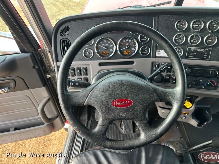 image for item DW4390 2022 Peterbilt 389 semi truck