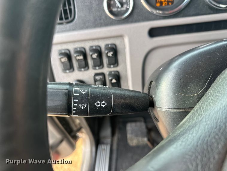 image for item DW4390 2022 Peterbilt 389 semi truck