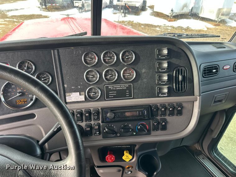 image for item DW4390 2022 Peterbilt 389 semi truck