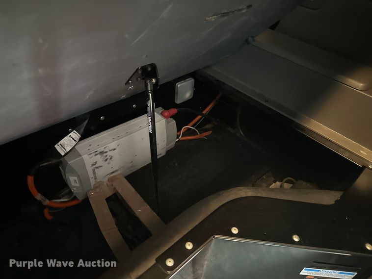 image for item DW4390 2022 Peterbilt 389 semi truck