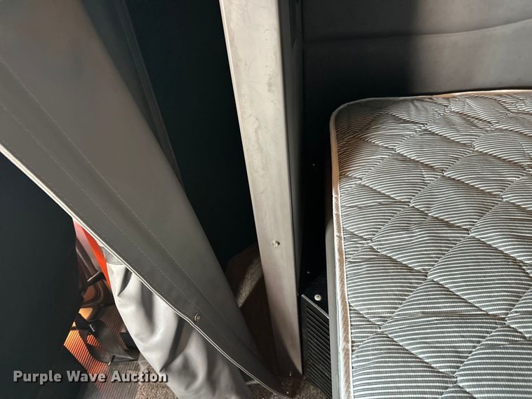 image for item DW4390 2022 Peterbilt 389 semi truck