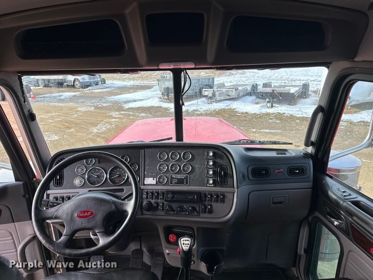 image for item DW4390 2022 Peterbilt 389 semi truck