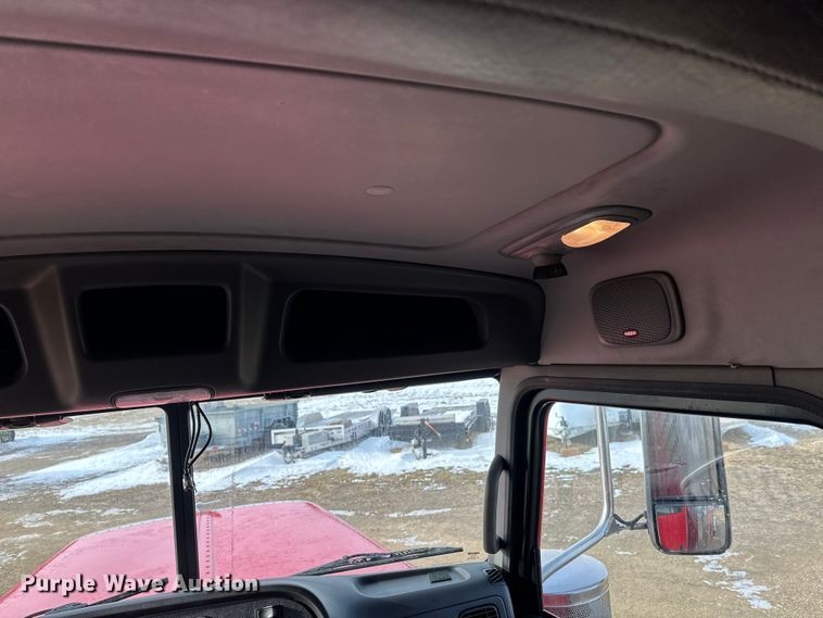 image for item DW4390 2022 Peterbilt 389 semi truck