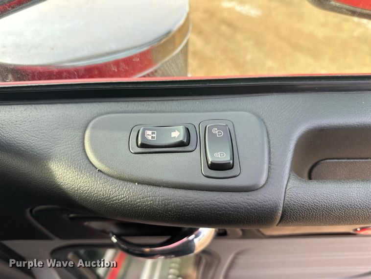 image for item DW4390 2022 Peterbilt 389 semi truck