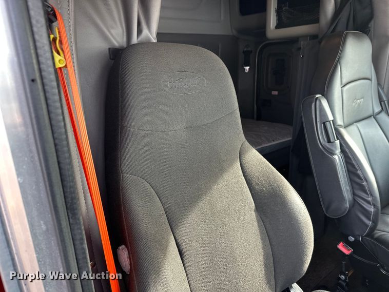 image for item DW4390 2022 Peterbilt 389 semi truck