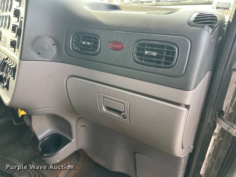 image for item DW4390 2022 Peterbilt 389 semi truck