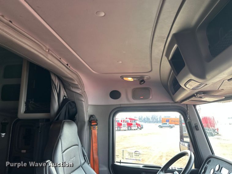 image for item DW4390 2022 Peterbilt 389 semi truck