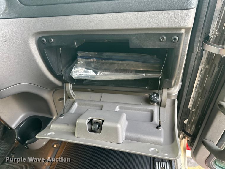 image for item DW4390 2022 Peterbilt 389 semi truck