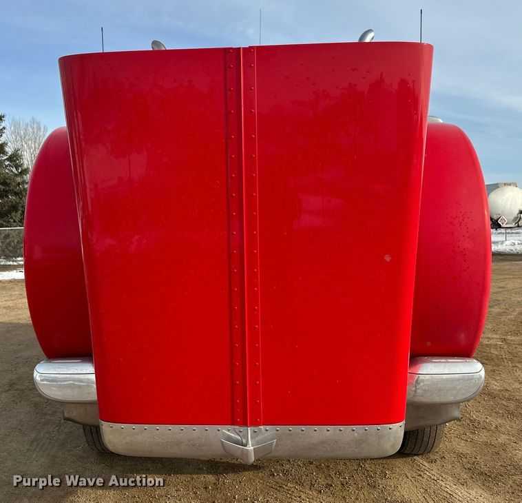 image for item DW4390 2022 Peterbilt 389 semi truck