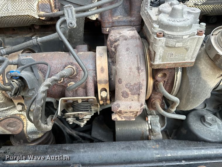 image for item DW4390 2022 Peterbilt 389 semi truck