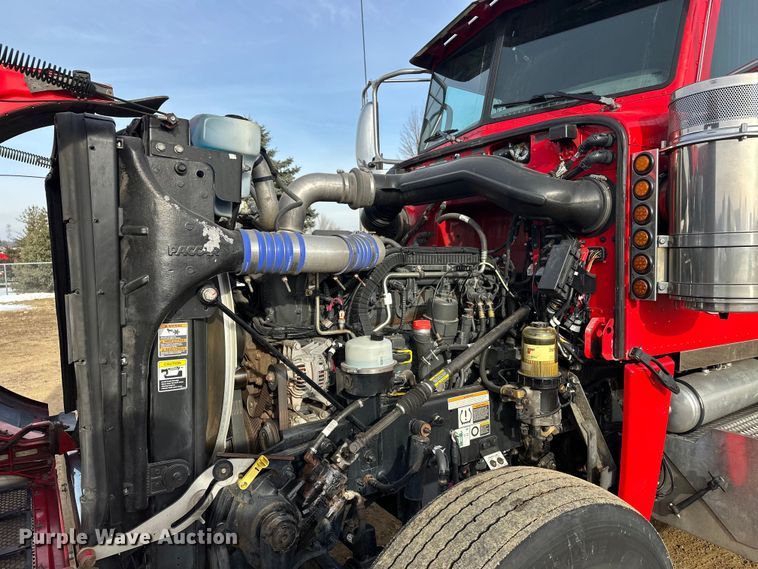 image for item DW4390 2022 Peterbilt 389 semi truck