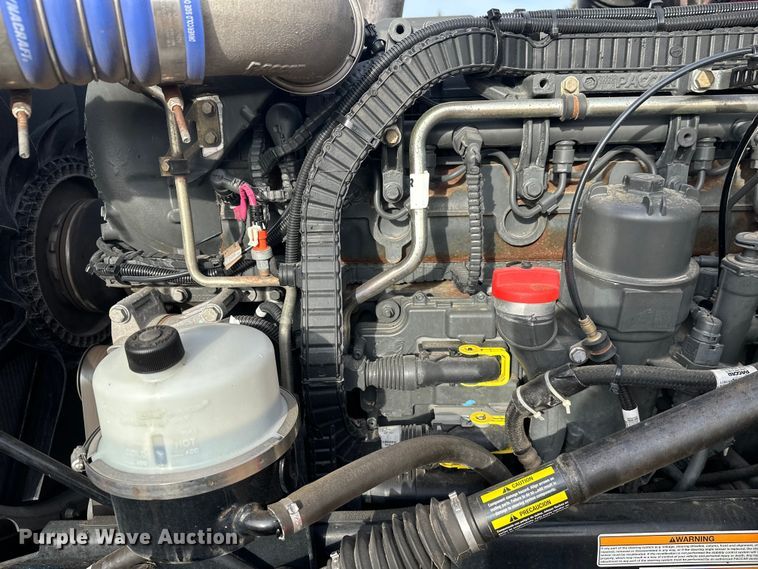 image for item DW4390 2022 Peterbilt 389 semi truck