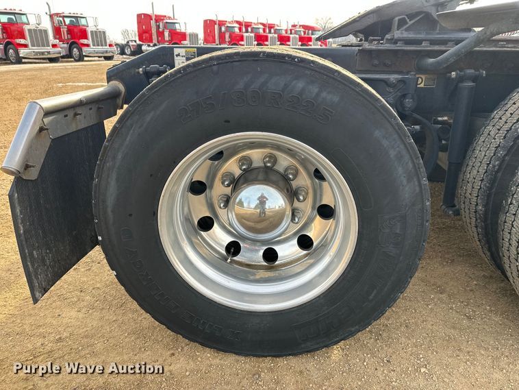 image for item DW4390 2022 Peterbilt 389 semi truck