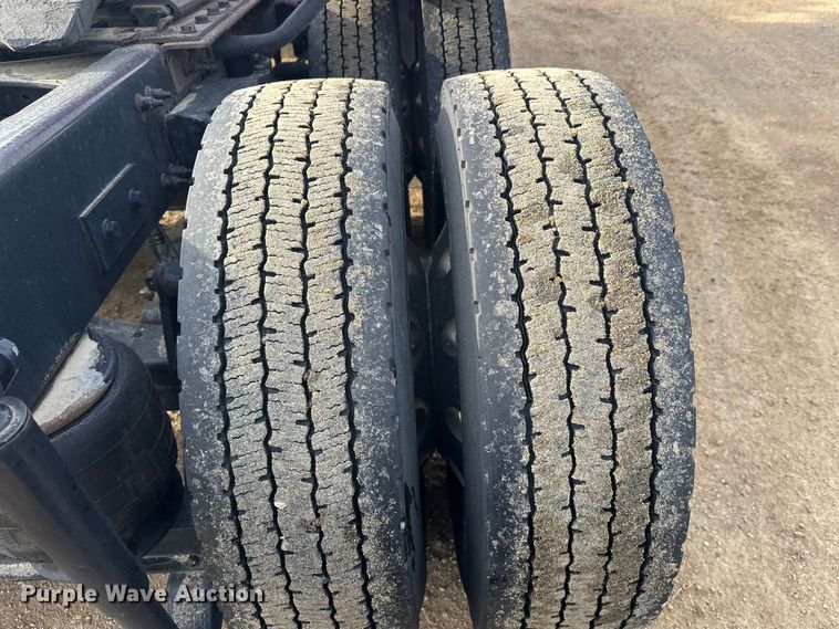 image for item DW4390 2022 Peterbilt 389 semi truck