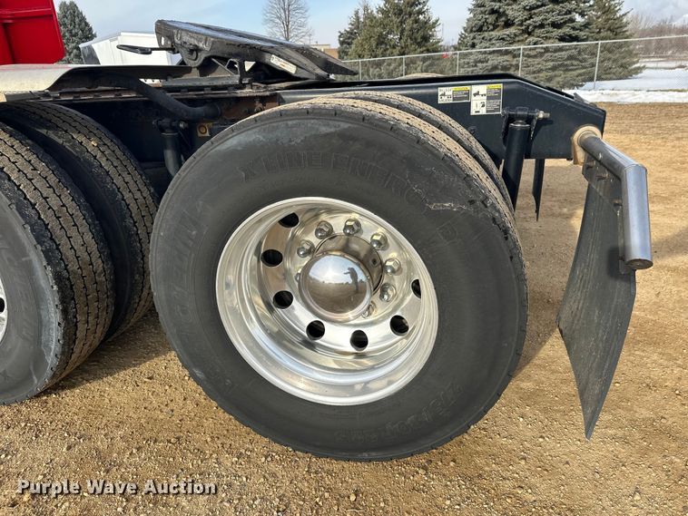 image for item DW4390 2022 Peterbilt 389 semi truck