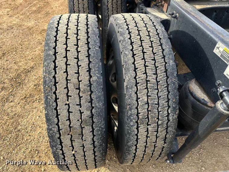 image for item DW4390 2022 Peterbilt 389 semi truck