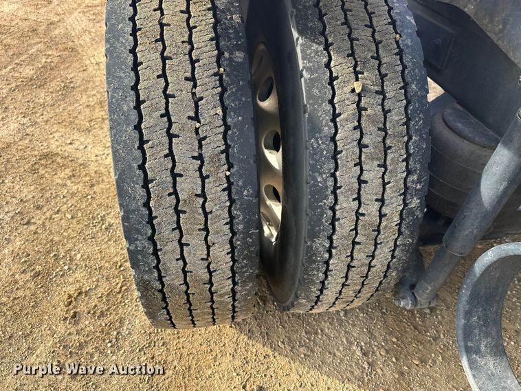 image for item DW4390 2022 Peterbilt 389 semi truck