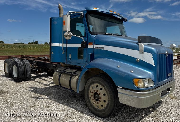 image for item DW6554 2001 International  9100i truck cab and chassis