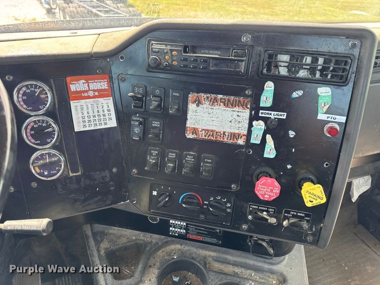 image for item DW6554 2001 International  9100i truck cab and chassis