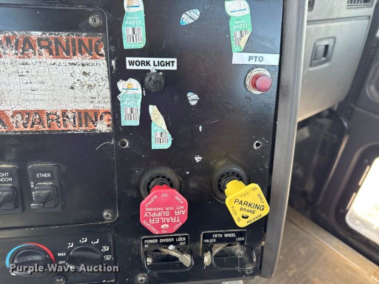 image for item DW6554 2001 International  9100i truck cab and chassis