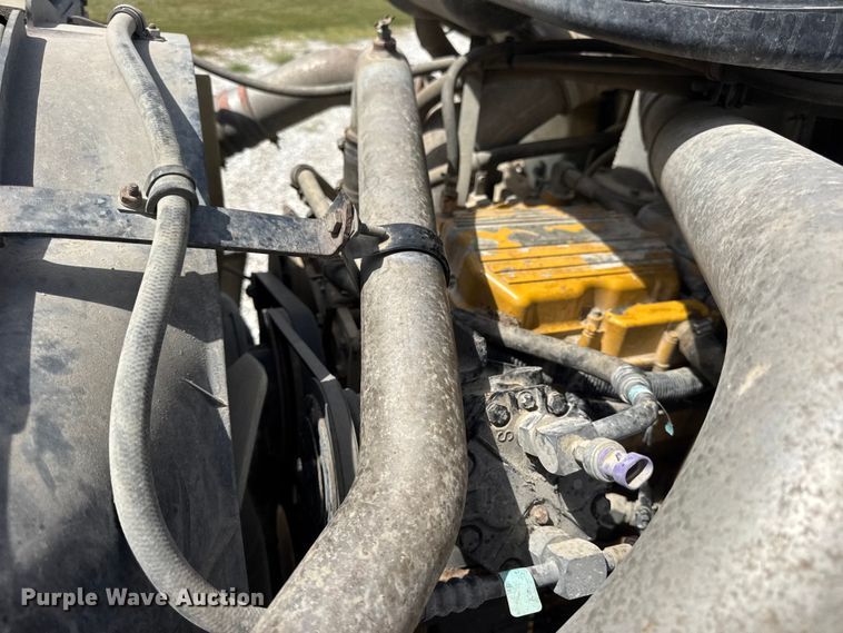 image for item DW6554 2001 International  9100i truck cab and chassis