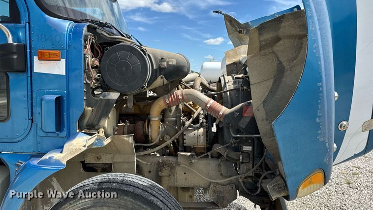 image for item DW6554 2001 International  9100i truck cab and chassis