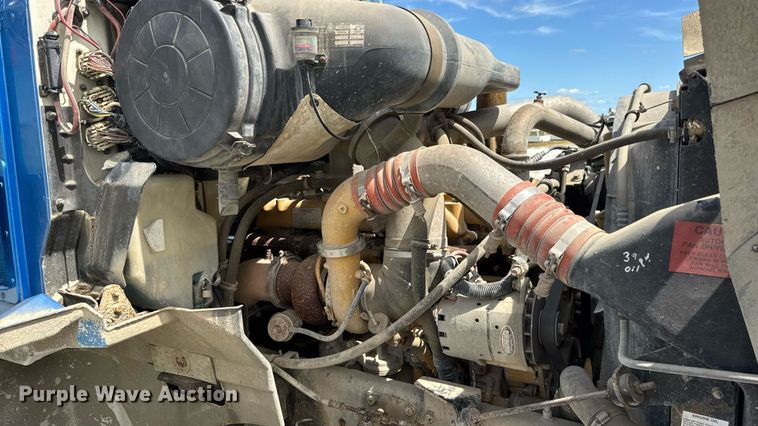 image for item DW6554 2001 International  9100i truck cab and chassis