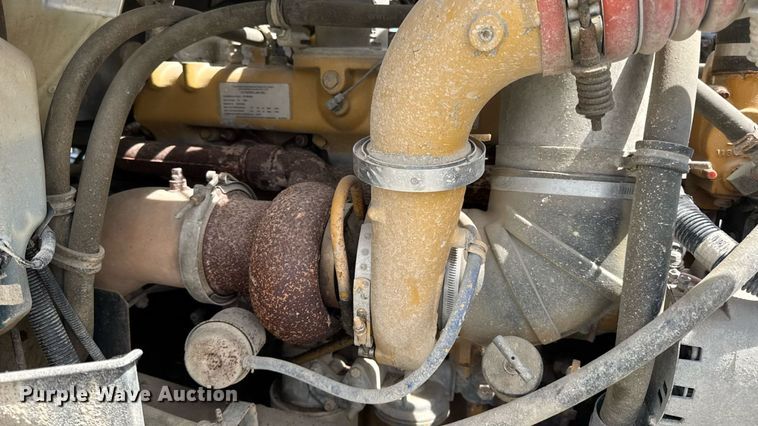 image for item DW6554 2001 International  9100i truck cab and chassis