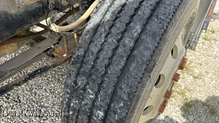 image for item DW6554 2001 International  9100i truck cab and chassis