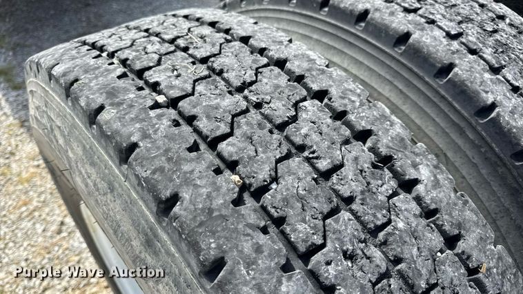 image for item DW6554 2001 International  9100i truck cab and chassis