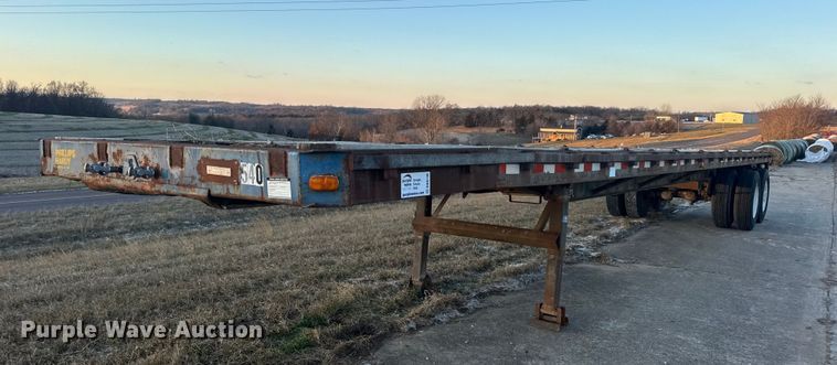 image for item DW6746 1973 Clark flatbed trailer