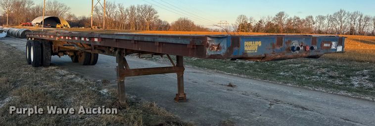 image for item DW6746 1973 Clark flatbed trailer