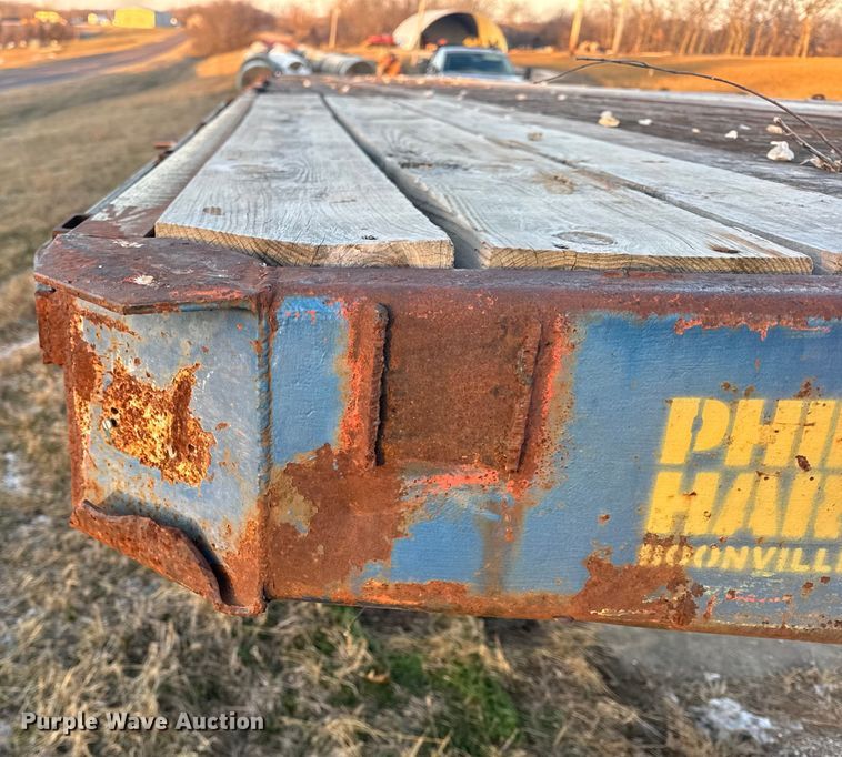 image for item DW6746 1973 Clark flatbed trailer