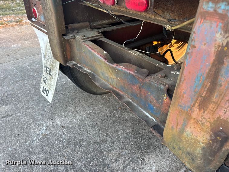 image for item DW6746 1973 Clark flatbed trailer